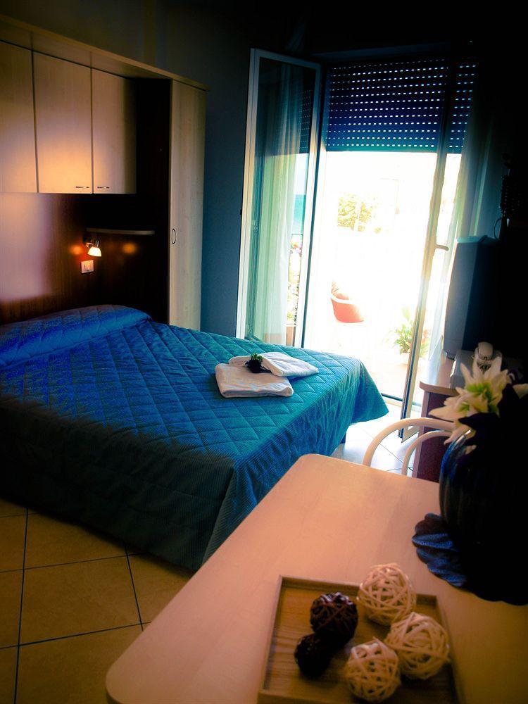 Residence Mediterraneo Rimini Ngoại thất bức ảnh