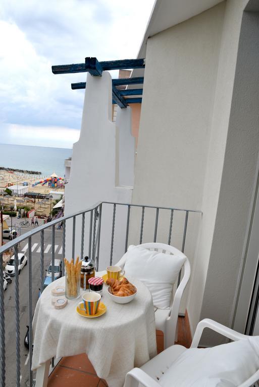 Residence Mediterraneo Rimini Ngoại thất bức ảnh