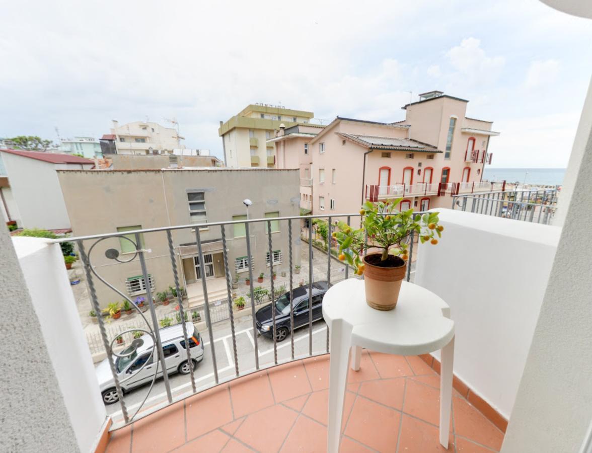 Residence Mediterraneo Rimini Ngoại thất bức ảnh