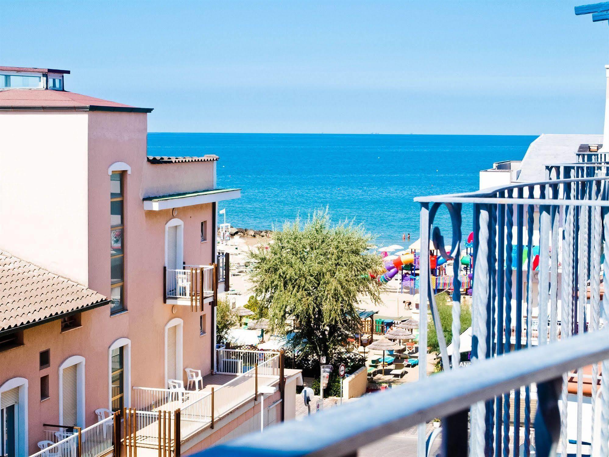 Residence Mediterraneo Rimini Ngoại thất bức ảnh