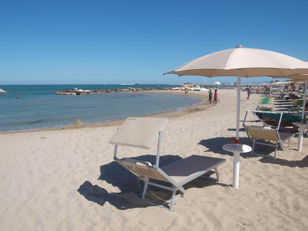 Residence Mediterraneo Rimini Ngoại thất bức ảnh